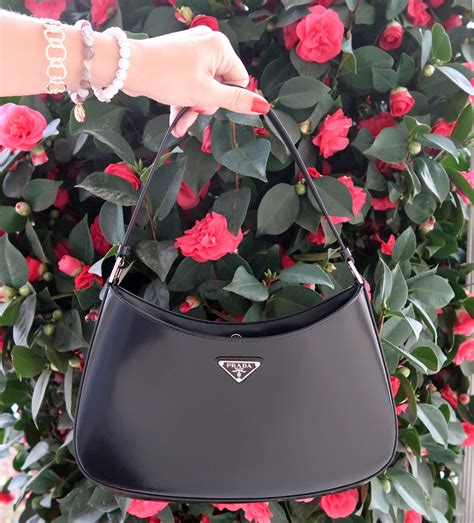 bolso mas barato de prada|bolsas de Prada para mujer.